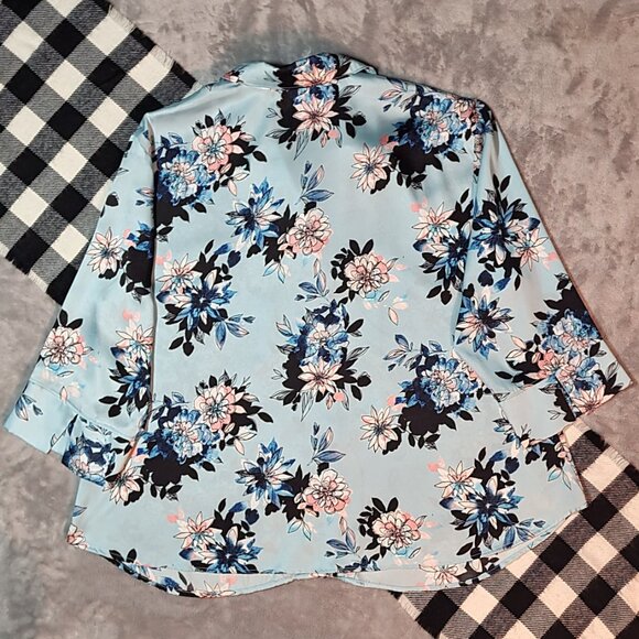 18 | Michel Studio | Morning Garden 3/4 Sleeve Button Down Shirt - Picture 3 of 5